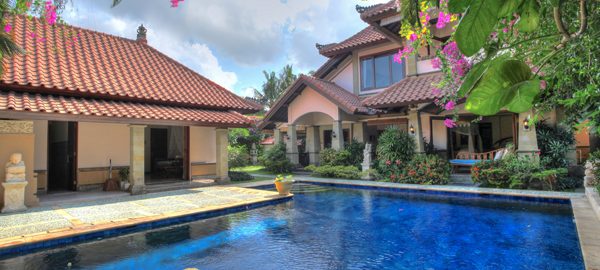 For SALE: Stunning Freehold Villa in Seminyak, Oberei Bali
